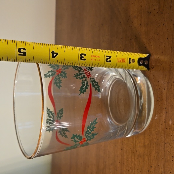 Christmas Holly & Ribbon Glasses - Picture 4 of 7